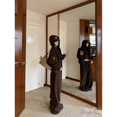 批发慵懒风运动套<b class='q'>装</b>咖色拉链卫衣外套女内搭<b class='q'>T</b><b class='q'>恤</b>秋季抽绳休闲<b class='q'>裤</b>三件套