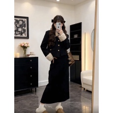 批发2025冬季超火搭配一整套高级感羊羔毛正肩外套<b class='q'>两件套</b>装裙