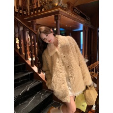 批发冬季新款羊羔毛外套短款皮草年轻款高级感小个子皮毛一体毛毛外套