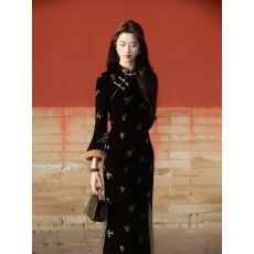 批发新中式改良超仙<b class='q'>旗袍</b>2025秋冬款温柔文艺复古风收腰连衣裙