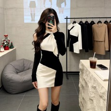 批发御姐风撞色斜领露肩长袖<b class='q'>连衣裙</b>女秋冬包臀短裙