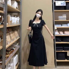 批发蕾丝边方领连衣裙黑色<b class='q'>t</b><b class='q'>恤</b>裙2026年夏季收腰显瘦赫本裙气质长裙