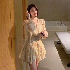 批发法式碎花v领泡泡袖<b class='q'>雪纺</b><b class='q'>连衣裙</b>女2026春季新款收腰不规则飘带短裙