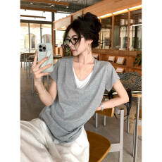 批发假两件v领短袖t恤女2026新款夏季<b class='q'>胖</b><b class='q'>mm</b><b class='q'>大码</b>宽松慵懒松弛感穿搭上衣