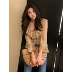 批发新款法式复古木耳边V领<b class='q'>长袖</b>衬衫女设计感小众喇叭袖上衣