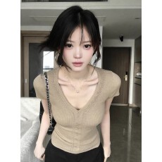 批发韩系V领针织短袖t恤女夏季设计感别致修身显瘦纯欲风辣妹外穿上衣