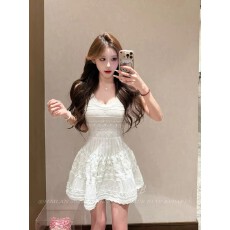 批发镂空针织背心连衣裙夏日白色连衣裙女小众设计感露肩