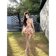 批发防滑条+鱼骨绝美碎花两件套修身抹胸上衣新款<b class='q'>花苞</b><b class='q'>裙</b>度假套装