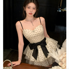 批发2026夏季法式波点吊带连衣裙女收腰蝴蝶结蓬蓬裙甜辣妹纯欲风短裙