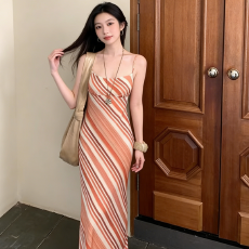 批发法式复古橙白条纹吊带连衣裙女夏 收腰显瘦开叉气质度假风长裙潮
