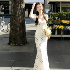 批发法式波点连衣裙女夏2026新款泡泡袖V领收腰显瘦气质鱼尾长裙