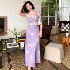 批发法式温柔风紫色百合印花吊带连衣裙夏收腰显瘦开叉气质长款仙女裙