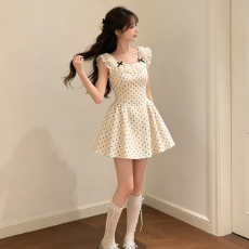 批发miu系千金气质波点吊带<b class='q'>连衣裙</b>女夏季高级感蕾丝拼接<b class='q'>蓬蓬</b>短款裙子
