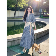 夏日绝美小裙子独特漂亮级感大码蓝色格纹泡泡袖连衣裙女