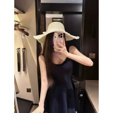 批发方领针织吊带连衣裙流泻<b class='q'>贝壳</b>裙修身显瘦气质短款赫本风小黑裙女夏