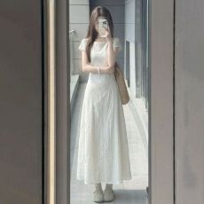 批发设计感<b class='q'>连衣裙</b>女2026夏季新款法式气质圆领短袖收腰显瘦<b class='q'>中</b>长款裙子