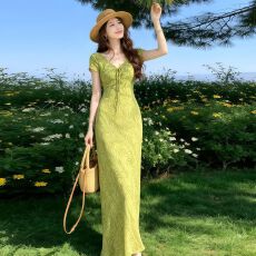 批发夏季<b class='q'>新款</b>法式斜裁绿色显白收腰气质印花波浪长款连衣裙