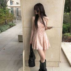 批发法式茶歇碎花吊带连衣裙夏度假气质<b class='q'>显瘦</b>收腰无袖a字短裙