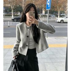 批发2026秋冬季新款小香风外套女短款气质复古圆领单排扣条纹宽松上衣