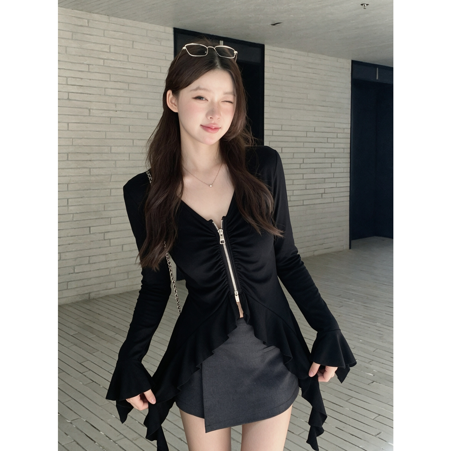 纯欲风V领不规则设计感长袖T恤 服裝批發女裝批發服飾貨源
