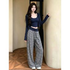 批发三件套网红休闲套装<b class='q'>女</b>2026秋新款时尚设计感<b class='q'>开衫</b>上衣吊带条纹长裤