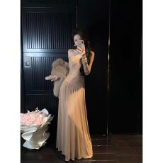 批发法式香槟晚宴斜肩度假荡领不规则收腰显瘦<b class='q'>长袖</b>连衣<b class='q'>裙</b>