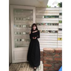 批发赫本风法式黑色连衣<b class='q'>裙</b>子女秋冬季2026新款配大衣内搭打底气质长<b class='q'>裙</b>