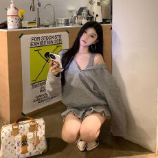 批发韩版气质百搭纯色连帽卫衣背心高腰<b class='q'>显瘦</b>短裙三件套潮