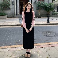 批发2026年秋冬新款挂脖<b class='q'>连衣裙</b>女拼色<b class='q'>泡泡袖</b>蝴蝶结花朵收腰中长裙子女