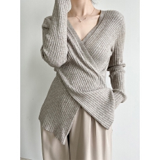 批发燕麦色V领交叉针织衫女毛衣内搭打底衫上衣秋冬白