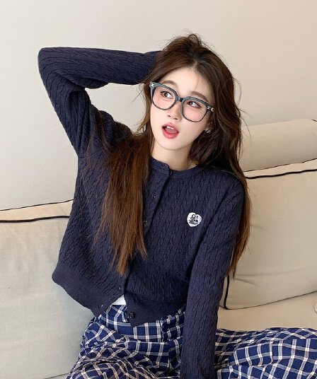 파란색 니트 오픈 가디건 여성 2025 새로운 가을 겨울 자수 재킷 꽈배기 miu 부서 착용 잡아라. 의류