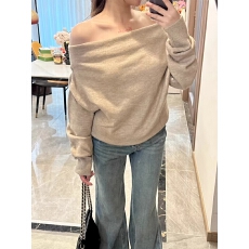 批发独特洋气一字肩<b class='q'>宽松</b>燕麦色毛衣女秋冬慵懒内搭针织衫露肩收腰上衣