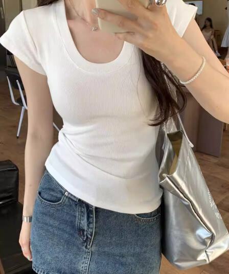 기초 섹션 단색 u 칼라 긍정적 인 어깨 반팔 티셔츠 여성 여름 몸매 가꾸기 슬림해 보이는 다용도 허리 수축 쇼트 스타일 핫걸 맨위 트렌디