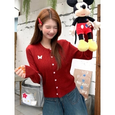 批发红色<b class='q'>开衫外套</b>2026新款女春秋冬季氛围感穿搭蝴蝶外穿针织上衣