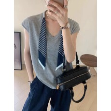 批发2026超火冰丝上衣女装新款夏季短袖领带<b class='q'>t</b>恤v领薄款漂亮设计感上衣