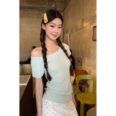 批发短袖t恤女2026新款爆款夏针织高级小众不撞款露肩斜肩上衣