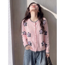 批发粉色立体花朵长袖毛衣外套女春秋新款甜美漂亮单排扣圆领<b class='q'>针织</b><b class='q'>开衫</b>