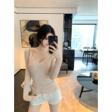 批发famouswang秋冬季新款温温柔柔多穿v领显瘦长袖针织打底衫