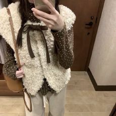 批发白色立领羊羔毛绒背心马甲女2025新款秋冬<b class='q'>毛衣</b>叠穿针织开衫一整套