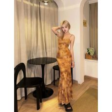 批发美式<b class='q'>复古</b>棕色印花吊带连衣裙女早春季海边度假收腰包臀鱼尾<b class='q'>长裙</b>子