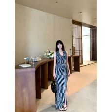 批发2026夏季新款V领时尚洋气交叉无袖<b class='q'>连衣裙</b>女气质开叉设计感包臀裙