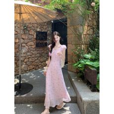 批发法式绝美V领碎花<b class='q'>连衣裙</b>女2025夏季新款度假风气质收腰长裙茶歇裙