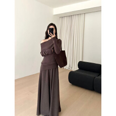 批发一字肩连衣裙子<b class='q'>女</b>2025<b class='q'>新款</b>纯欲风修身秋冬季流行穿搭一整套装长<b class='q'>裙</b>