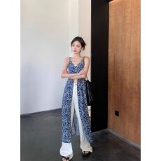 批发法式碎花v领吊带<b class='q'>连衣裙</b>女装夏季甜辣妹裙子蓝色复古气质<b class='q'>开叉</b>长裙