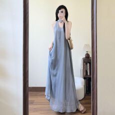 批发挂脖吊带<b class='q'>连衣裙</b>海边度假长裙子女2026夏季新款巨好看今年流行爆款