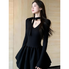 批发富家千金生日派对内搭<b class='q'>花苞</b>短裙气质高级感黑色针织拼接<b class='q'>连衣裙</b>女冬