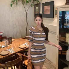 批发法式撞色条纹<b class='q'>针织</b><b class='q'>连衣裙</b>女装2026年夏季新款修身显瘦时尚包臀短裙