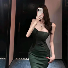 批发2026新款性感修身无袖吊带勾勒连衣<b class='q'>裙</b>曲线法式气质高腰瘦<b class='q'>小礼服</b>潮