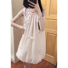 批发夏日绝美2025新款设计感漂亮独特花苞粉色吊带连衣<b class='q'>裙</b>子女夏季短<b class='q'>裙</b>