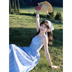 批发蓝色格纹蕾丝抹胸<b class='q'>连衣裙</b>女夏季法式浪漫气质高级感可拆卸吊带长裙